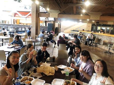 2019.09.09 (6) 大学内のカフェテリアで昼食.JPG