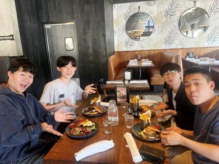 0325.07.14 (8) 軽食を取りにレストランへ（Haｍburger Team）.jpg