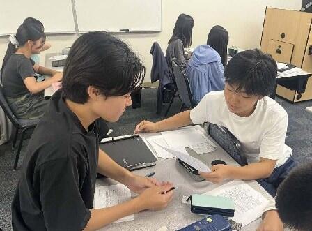 02-2026.08.24(2)お互いのライティングを添削し合いました.jpg