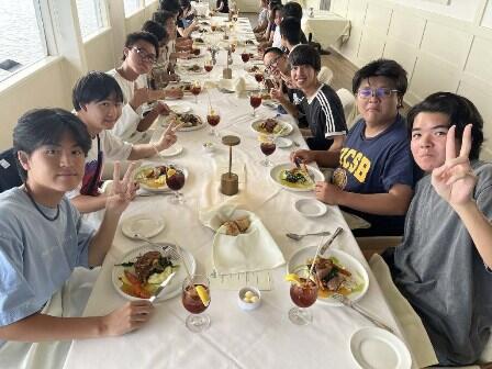 2026.09.16(2)海辺のレストランで夕食.jpg