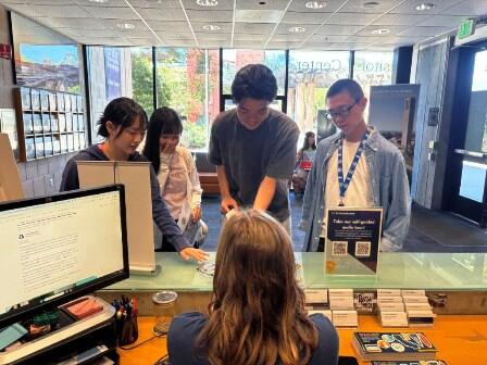 2026.07.2201 (5) Listening and Speaking Visitor Centerでインタビュー.jpg