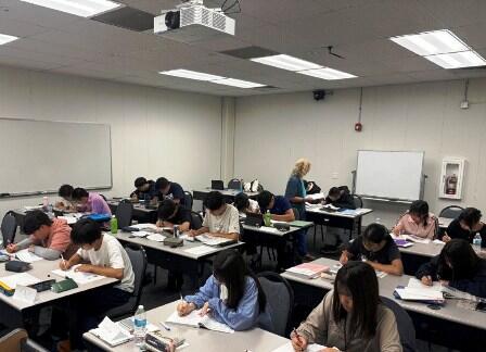 2026.07.2106 (7) Grammar 真剣に問題演習に取り組んでいます.jpg