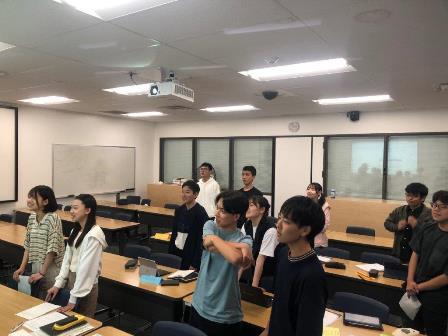 2023.07.17 (10) Class 2 Listening & Speaking 発声練習の様子.jpg