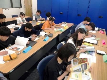 2023.07.03 (16) Reading & Vocabulary Class2 教科書を隈なくチェック.jpg