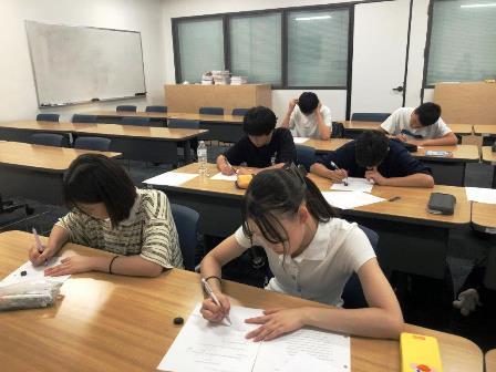 2023.07.28 (4) Class 2 Grammarの問題も少し難しくなってきました.jpg