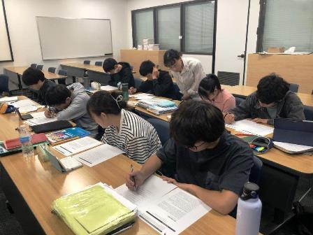 2023.08.24 (10) Class 2 Test Strategies & Practice 今日は読解問題の演習を行いました.jpg