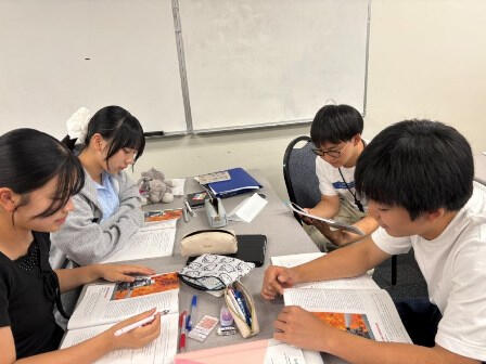 2026.07.1303 (7) Reading and Vocabulary グループに分かれて読み直し.jpg