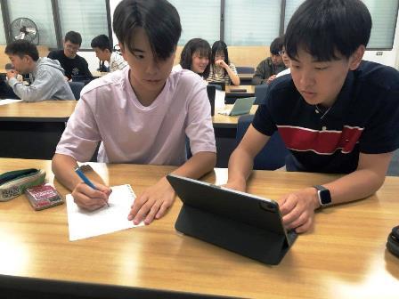 2023.07.11 (3) Class2 Writing Project 今日は寮について説明文を書き始めました.jpg