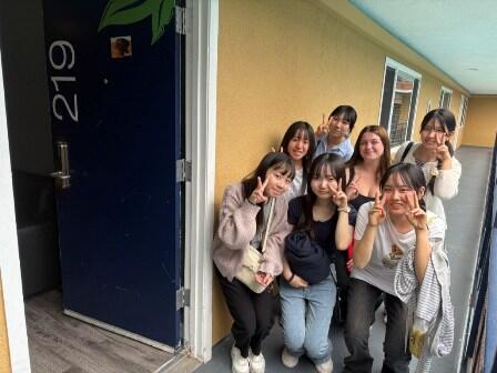 2026.06.2302 寮見学 Assiaant Studentの方にご挨拶.jpg
