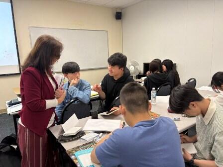 2025.07.02 (7) Reading & Vocabulary Vocabulary logを先生と確認.jpg