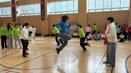 10. みんなでジャンプ！（中）.jpeg