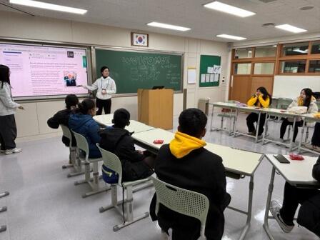 7. 八雲学園のホームページをみんなで見ました！.jpeg