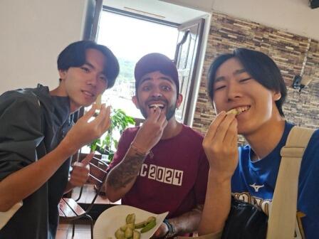 092604. 研修中にいろいろな食べ物を食べました（中）.jpeg