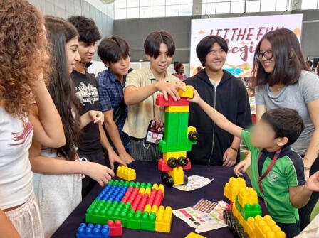 5. 子供達と交流します（中）.jpeg