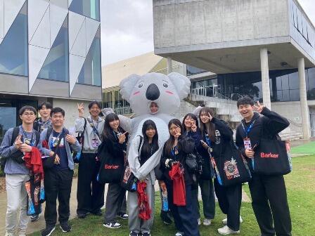 1. 開催校 Barker Collegeにて(大).jpeg