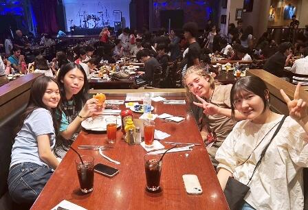 3. モールでの昼食！.jpg