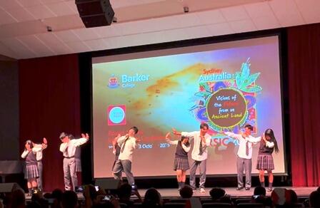 5. 大歓声を浴びながらのダンス！.jpg