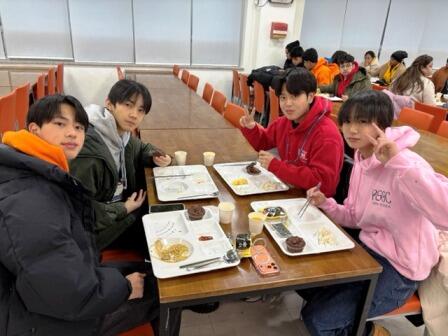 10. カフェテリアでの朝食もおいしかったです！（中）.jpeg