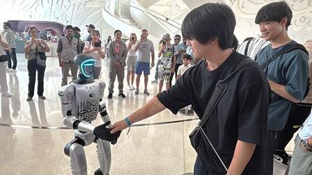 4. ロボットと握手！.jpg