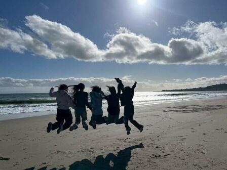 260220 6. 青空の下でビーチを満喫.jpg