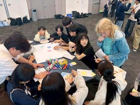 2026.02.25 (3) 先生と相談しながらプレゼン準備.jpg