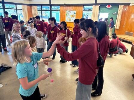 2026.02.26 (1) 日本の遊びを体験してもらいました.jpg