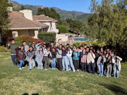 2026.02.21 (3) レジデンスで集合写真（A）.jpg