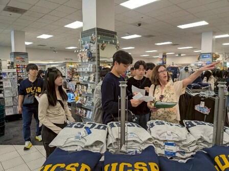 1026.02.27 (2) University Centerでアクティビティー.jpg