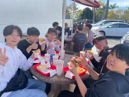 2026.02.27 (8) お昼はIn-N-Out Burger.jpg