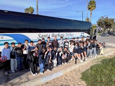 2026.02.23 (5) バスの運転手さんとグループ写真（A）.jpg