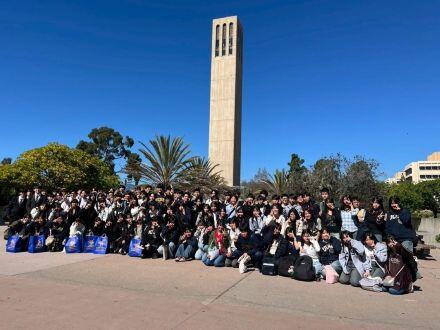 2026.02.28 (1) UCSB授業最終日 学年全員で.jpg