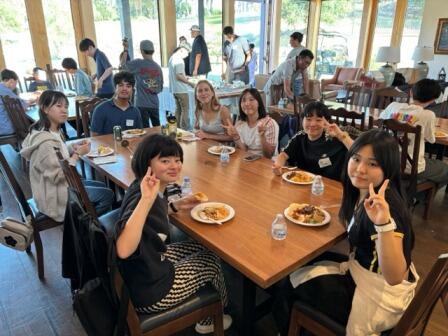 9. ケイトスクールでの夕食.jpeg