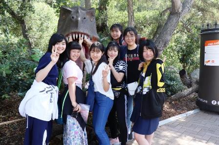 7月22日 (14)　自然史博物館にて　恐竜展示の前で.JPG
