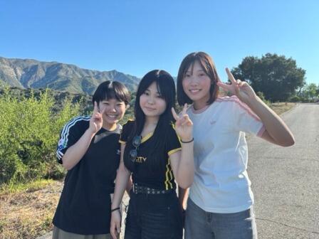 2. 朝日を浴びてレジデンスのまわりを散策.jpeg